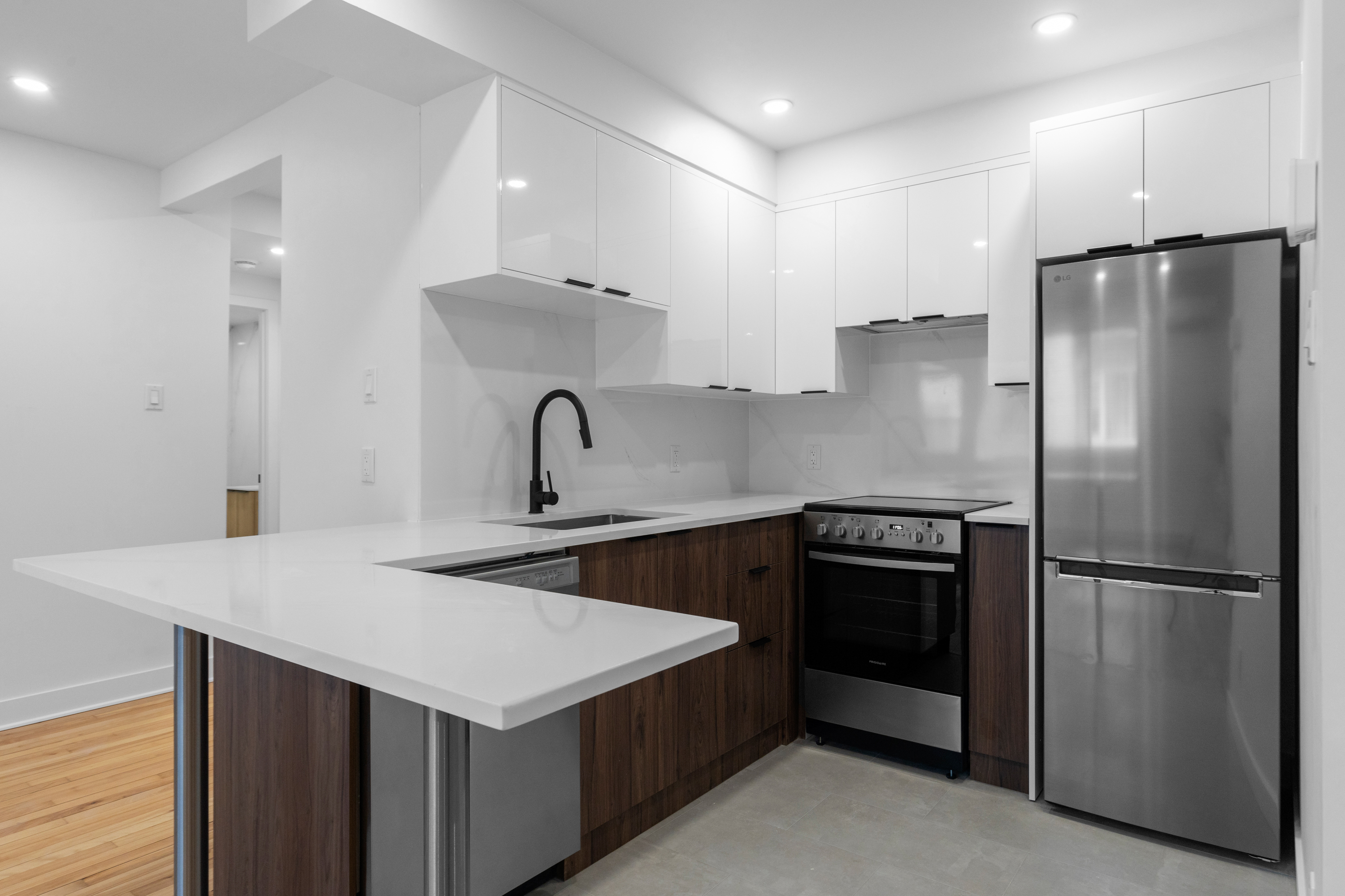 Cuisine moderne — 2595 avenue Aird, HoMa